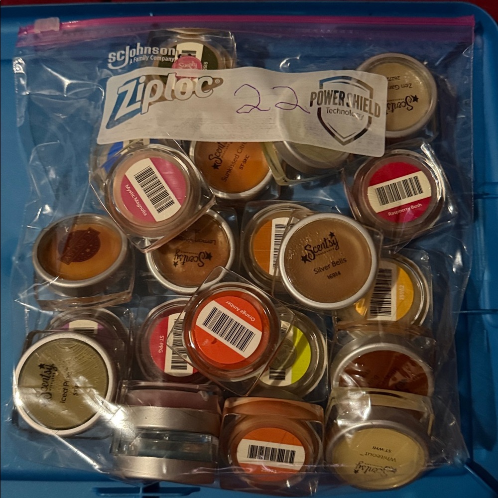 Grab bag of 22 discontinued Scentsy testers. Home Party size. Lot #1